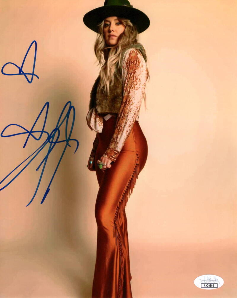 Lainey Wilson Signed Autograph 8x10 Photo - Sexy Country Music Singer JSA COA
