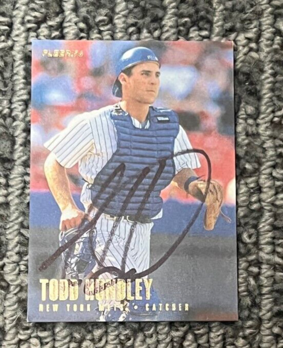 Todd Hundley signed autographed 1996 Fleer New York Mets Baseball Card #479
