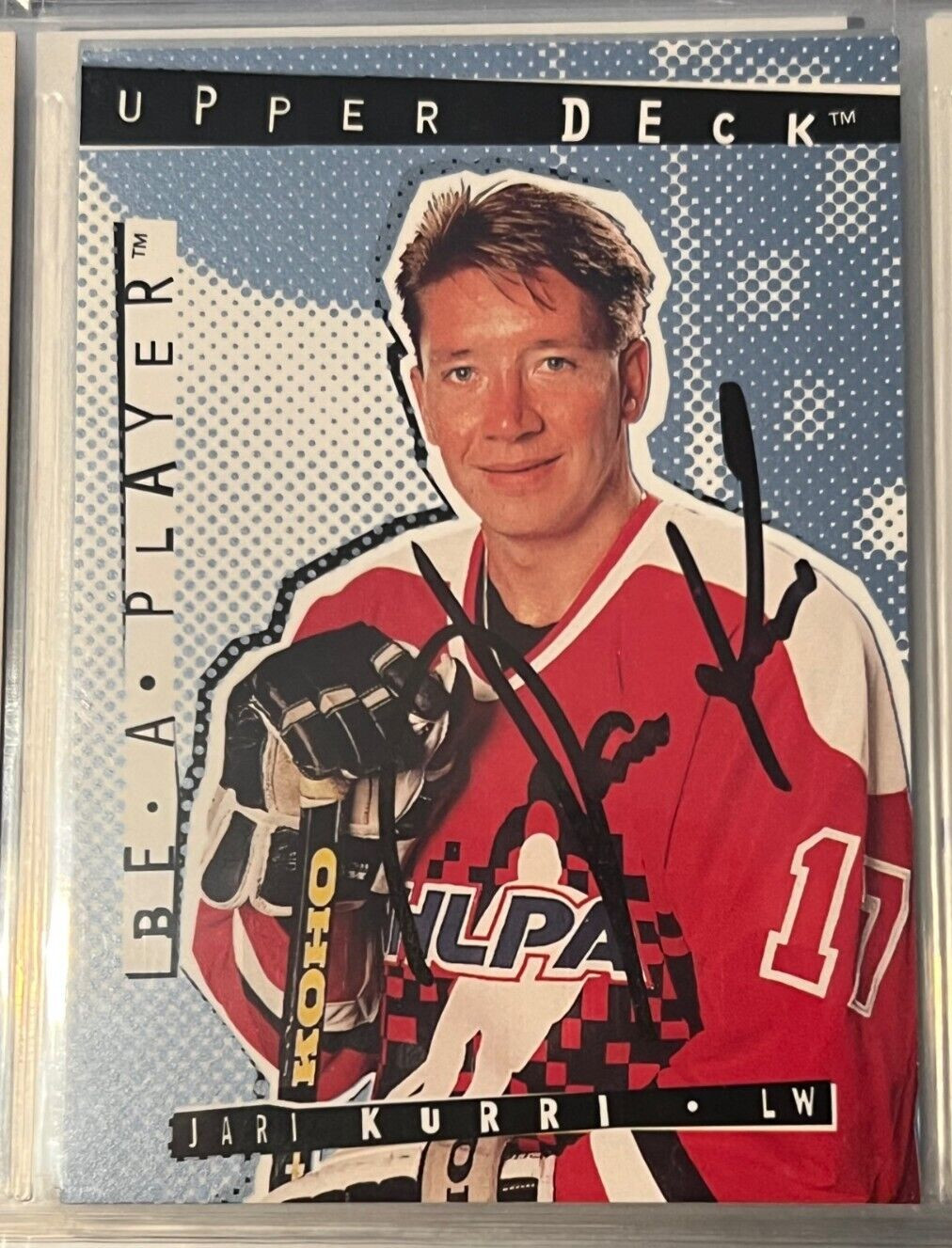 Jari Kurri signed autographed 1994-95 Be A Player Kings Hockey Card #R25
