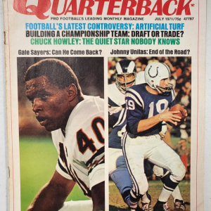 1971 PRO QUARTERBACK MAGAZINE JOHNNY UNITAS GALE SAYERS COVER RARE
