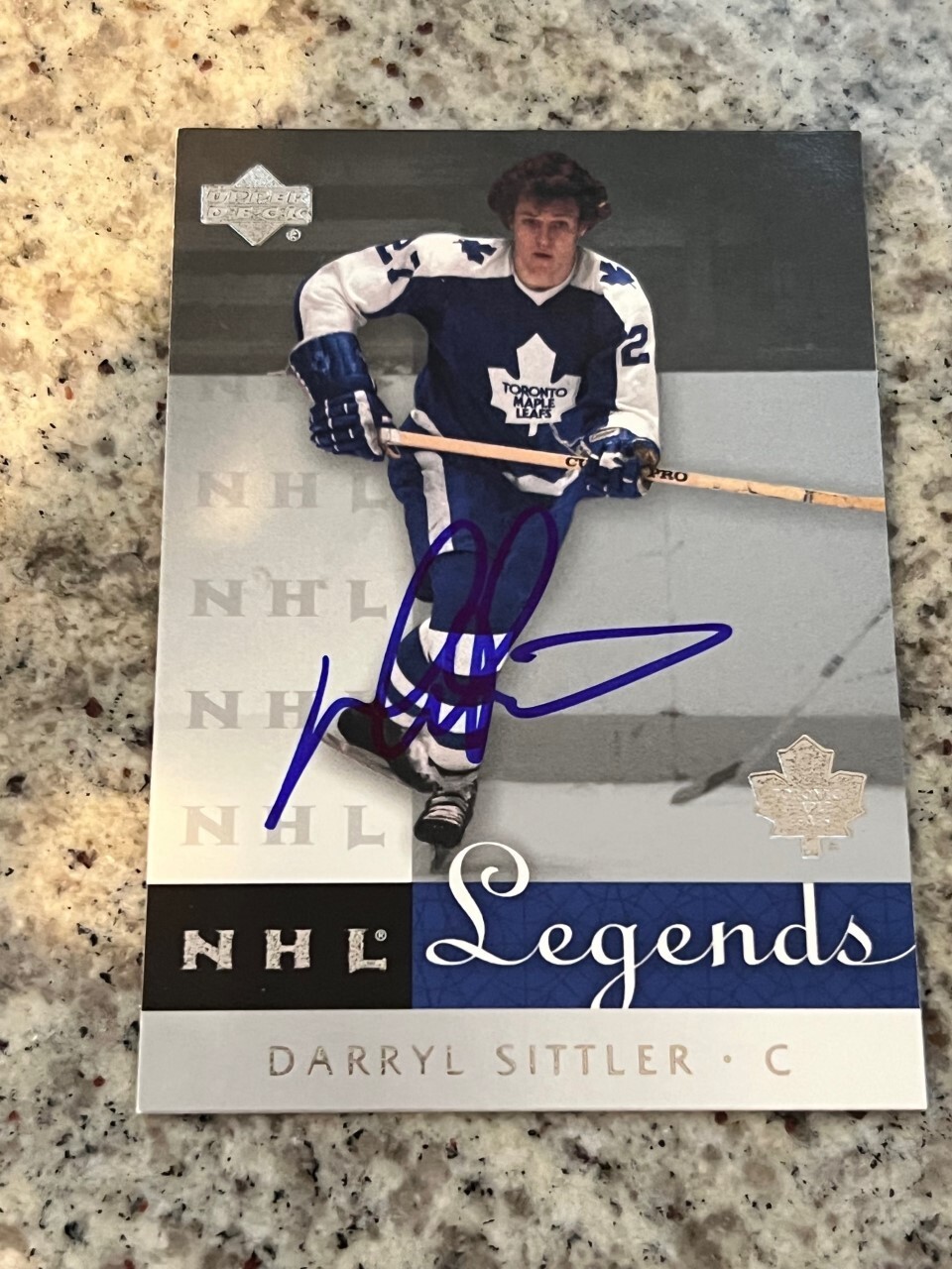 Darryl Sittler signed autographed 2001–02 Upper Deck NHL Legends Card Maple Leaf
