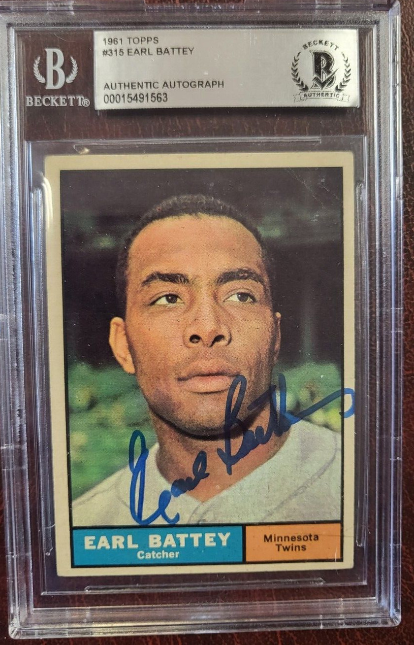 1961 TOPPS EARL BATTEY TWINS SIGNED AUTOGRAPH #315 CARD BECKETT AUTHENTIC
