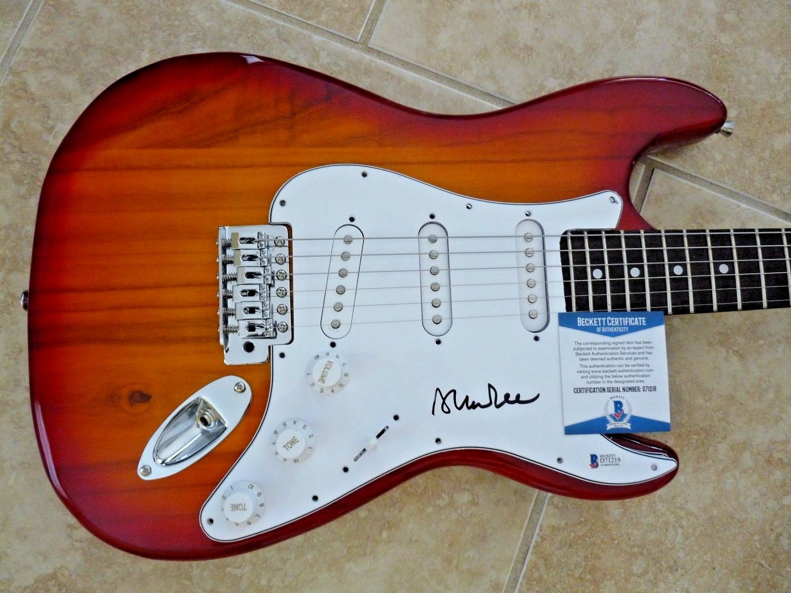 ALBERT LEE SIGNED AUTOGRAPHED ELECTRIC GUITAR BAS BECKETT CERTIFIED COLLECTIBLE MEMORABILIA