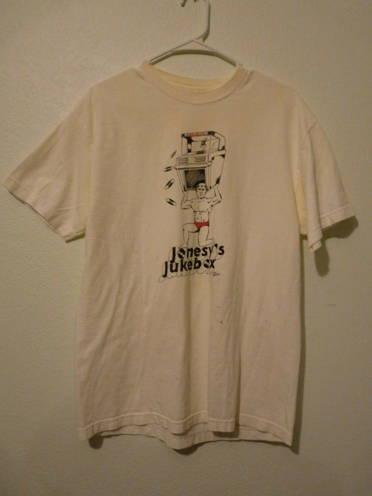 SLASH GUNS & ROSES JONESY’S JUKEBOX WHITE T SHIRT OWNED BY SLASH & PERLA COLLECTIBLE MEMORABILIA