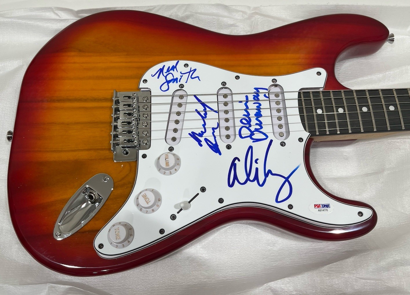 ALICE COOPER ORIGINAL RARE BAND X4 IP SIGNED AUTOGRAPHED GUITAR PSA CERTIFIED COLLECTIBLE MEMORABILIA