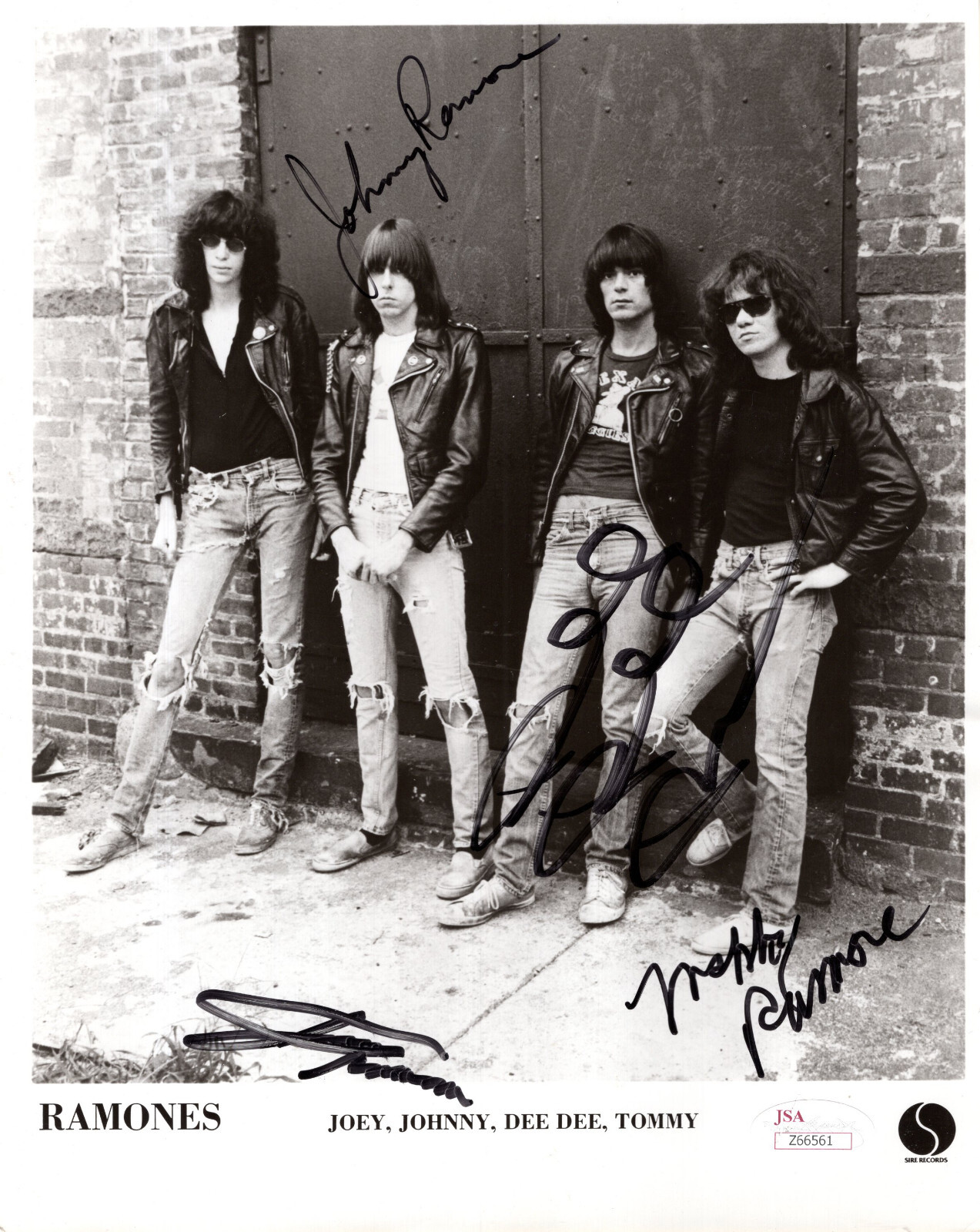 THE RAMONES HAND SIGNED 8x10 GROUP PHOTO INCREDIBLY RARE FULL JSA LETTER

