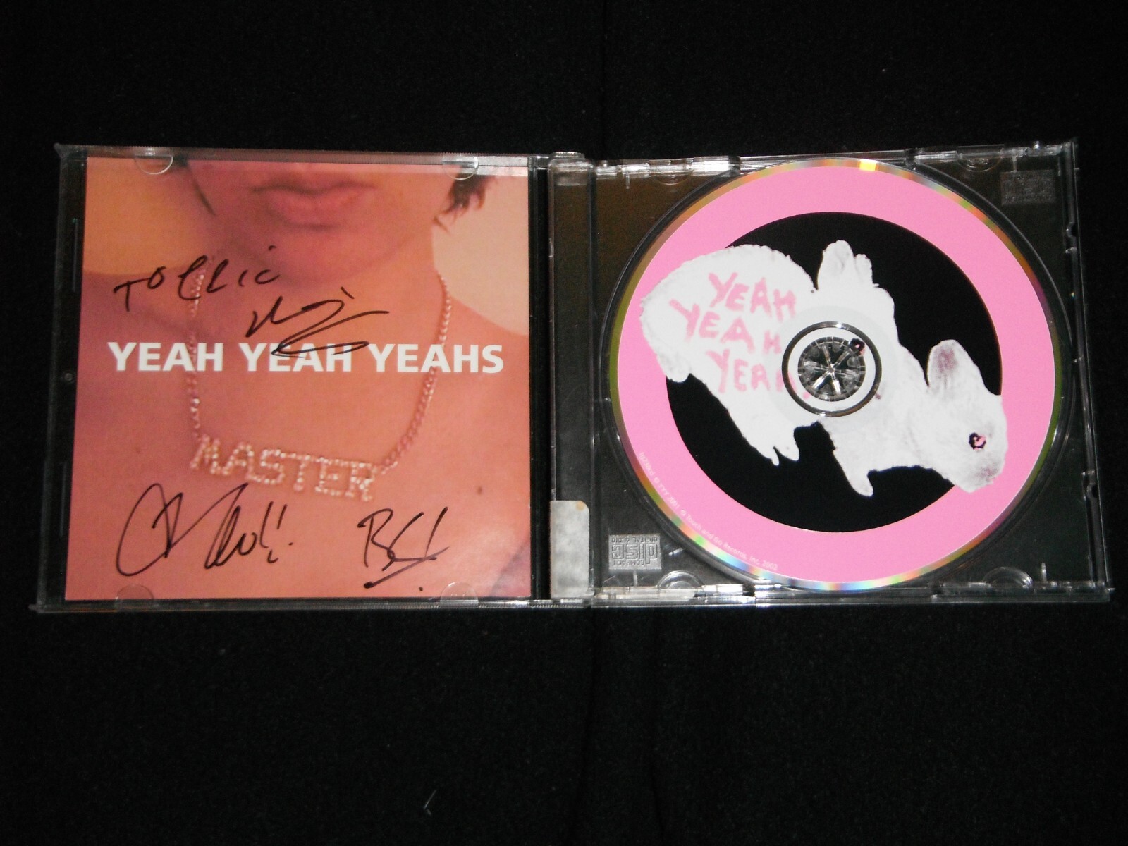 YEAH YEAH YEAHS ENTIRE GROUP SIGNED YEAH YEAH YEAHS CD COVER
