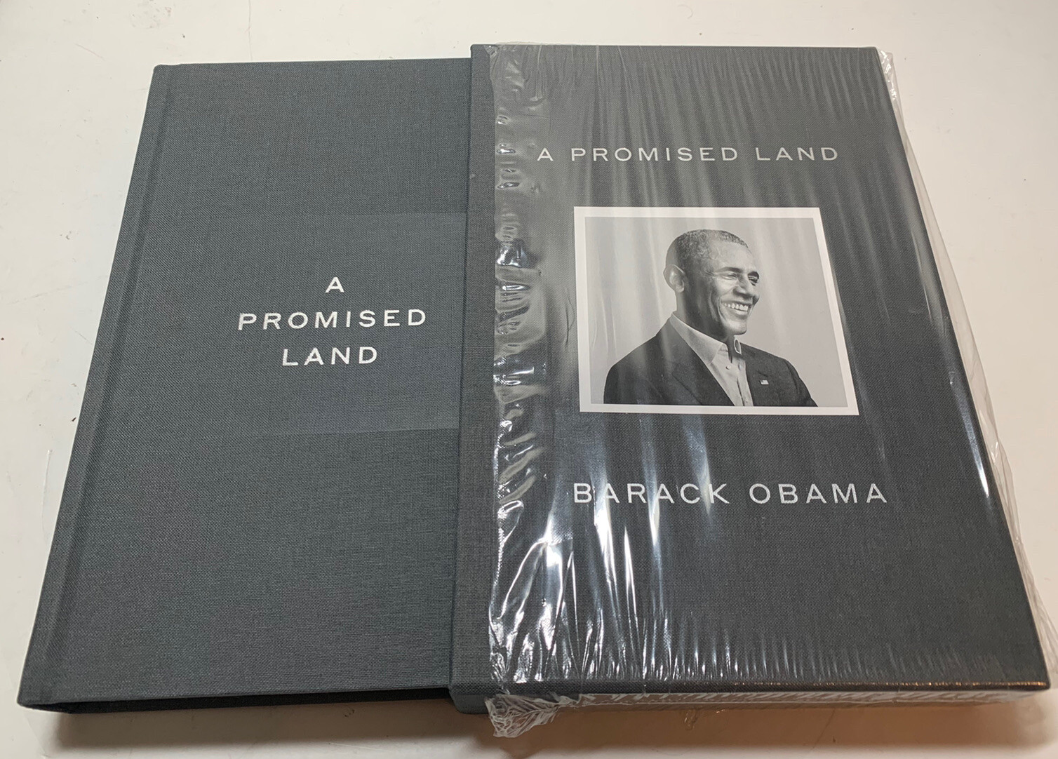 BARACK OBAMA A PROMISED LAND DELUXE EDITION SIGNED HB BOOK BECKETT CERTIFIED COLLECTIBLE MEMORABILIA