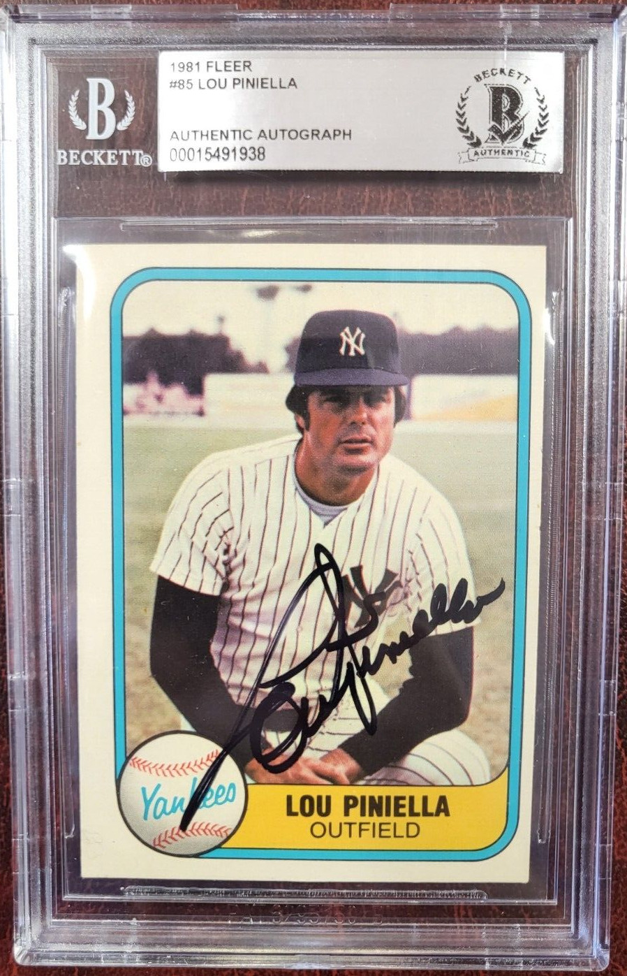 1981 FLEER LOU PINIELLA YANKEES SIGNED AUTOGRAPH #85 CARD BECKETT AUTHENTIC
