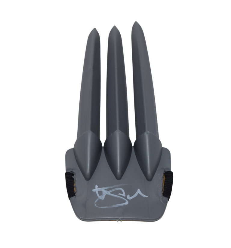 HUGH JACKMAN SIGNED AUTOGRAPH X-MEN WOLVERINE PROP CLAW LOGAN BECKETT COA
COLLECTIBLE MEMORABILIA