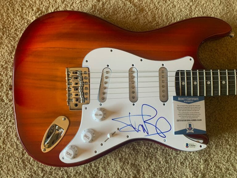 IGGY POP SIGNED AUTOGRAPHED ELECTRIC GUITAR BECKETT CERTIFIED
 COLLECTIBLE MEMORABILIA