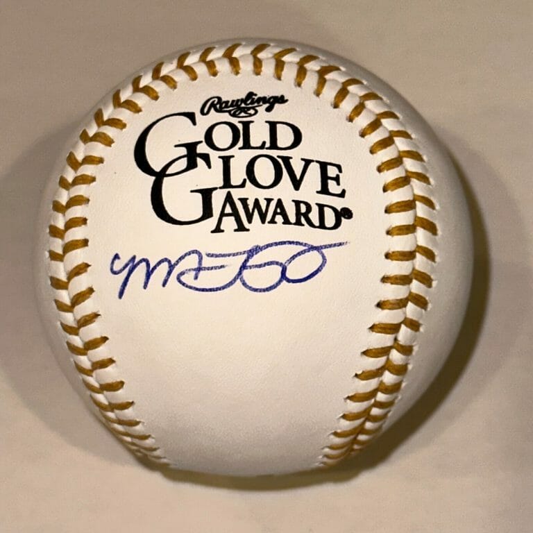 MICHAEL TAYLOR (ROYALS) SIGNED OFFICIAL GOLD GLOVE BASEBALL BECKETT AUTH (BAS)
 COLLECTIBLE MEMORABILIA