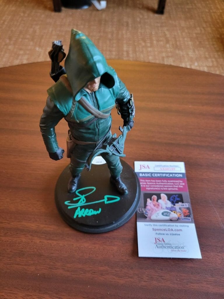 STEPHEN AMELL AUTOGRAPHED ARROW ICON HEROES STATUE FIGURE SIGNED JSA 187/1050
 COLLECTIBLE MEMORABILIA