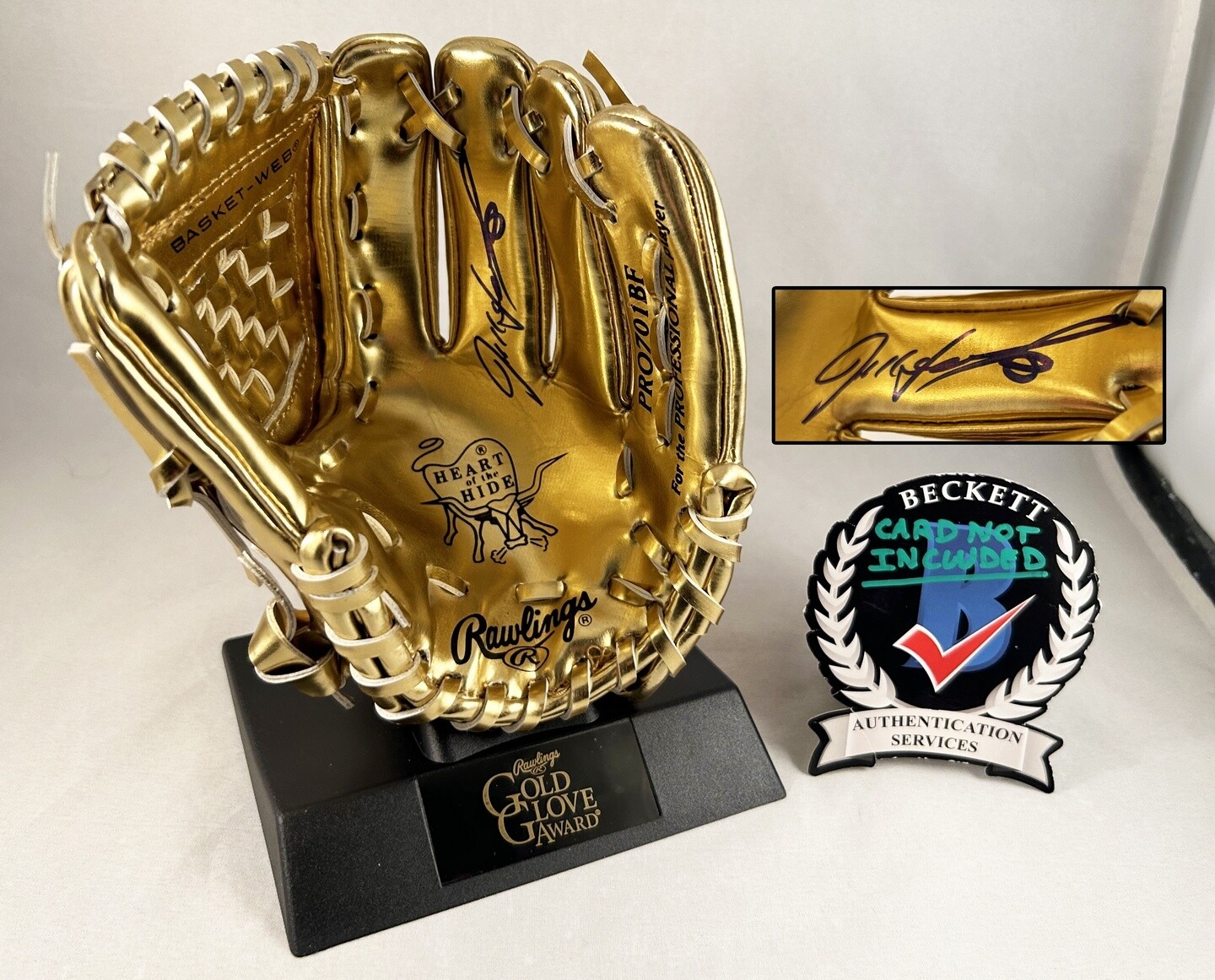 Texas Rangers Ivan Pudge Rodriguez Signed Gold Glove Trophy Beckett BAS COA
