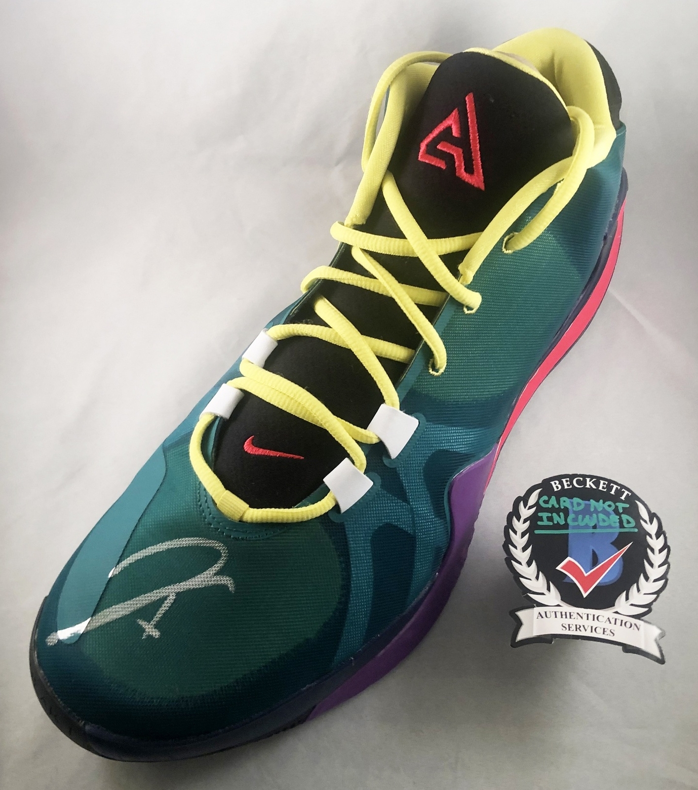 Giannis Antetokounmpo Signed Shoe Beckett BAS 2 Nike Zoom Freak 1 COA
