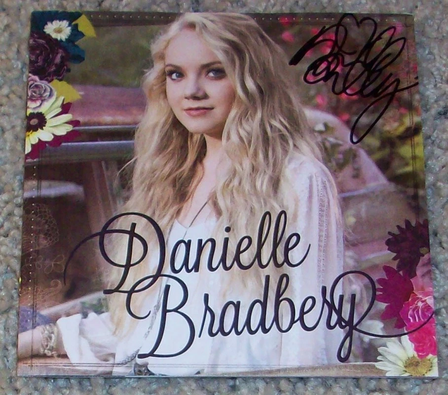 DANIELLE BRADBERY SIGNED AUTOGRAPH CD BOOKLET THE HEART OF DIXIE THE VOICE D

