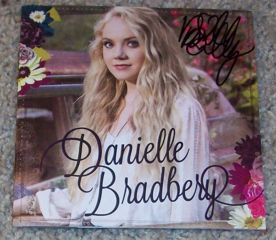 DANIELLE BRADBERY SIGNED AUTOGRAPH CD BOOKLET THE HEART OF DIXIE THE VOICE F
