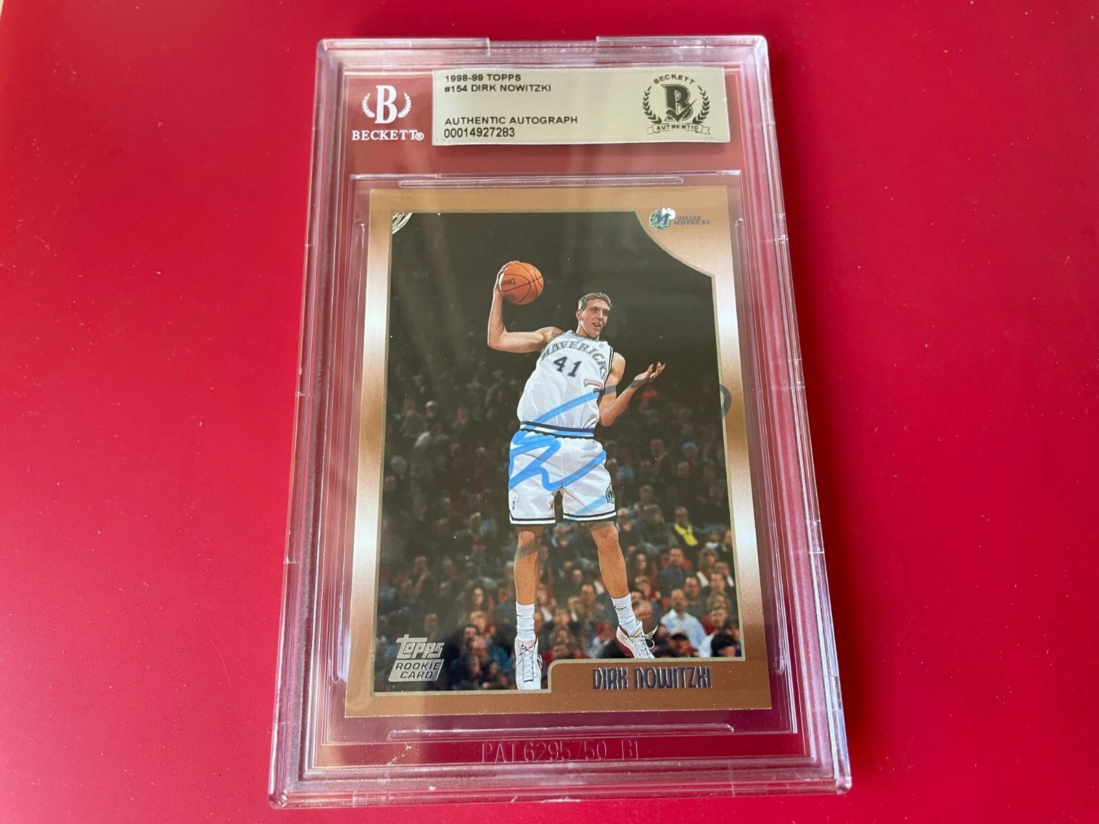 Dirk Nowitzki Mavericks HOF 1998-99 Topps Rookie Card Signed Auto BAS Slabbed
