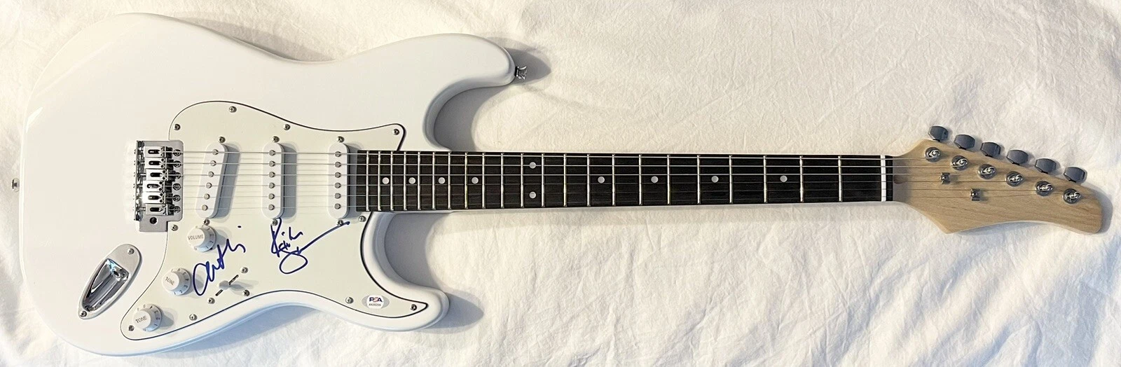 Orianthi & Richie Sambora Dual Signed Full Size Strat White Guitar PSA/DNA
