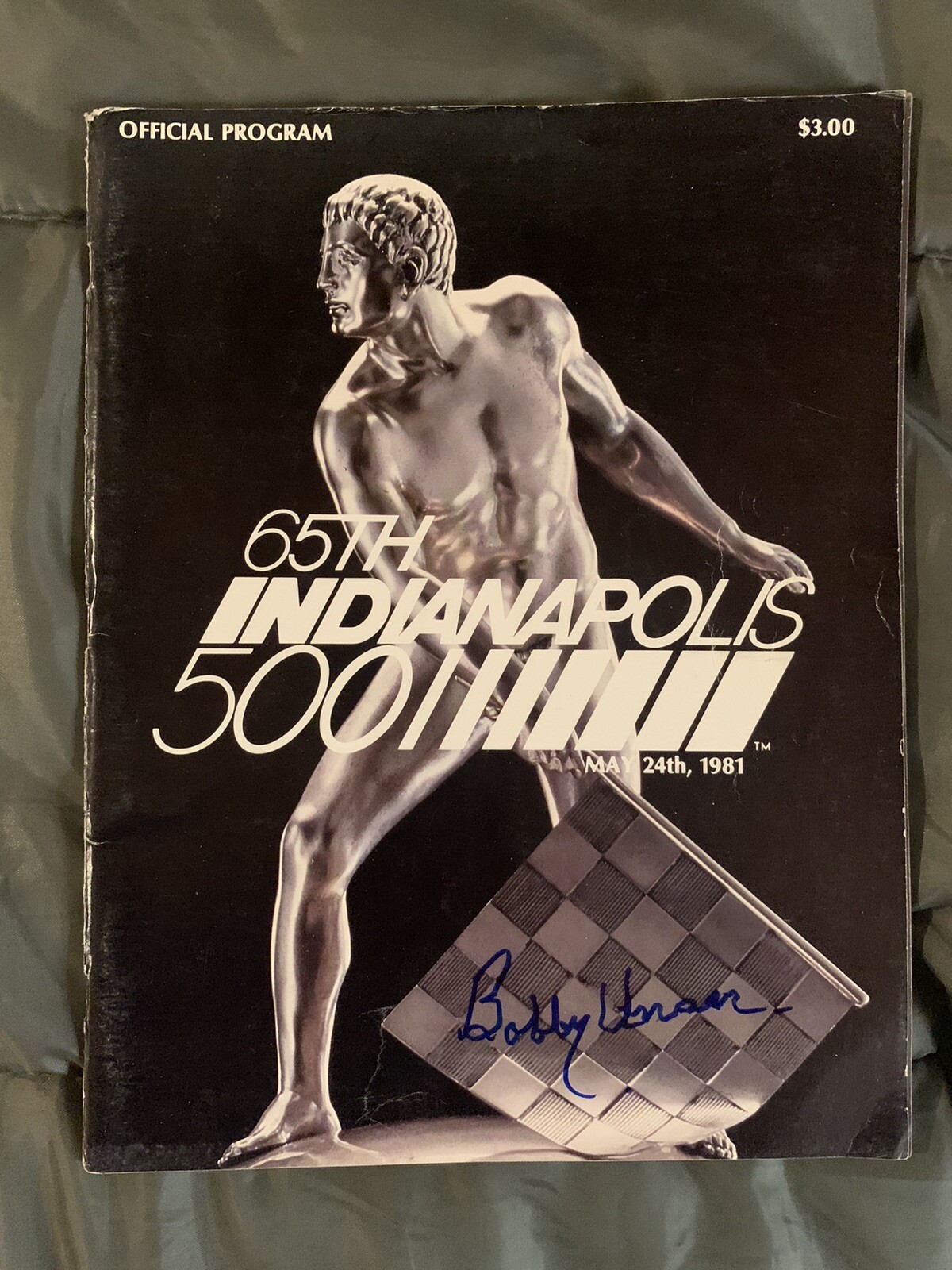 1981 INDY 500 PROGRAM SIGNED BY WINNER BOBBY UNSER AUTOGRAPHED COLLECTIBLE MEMORABILIA