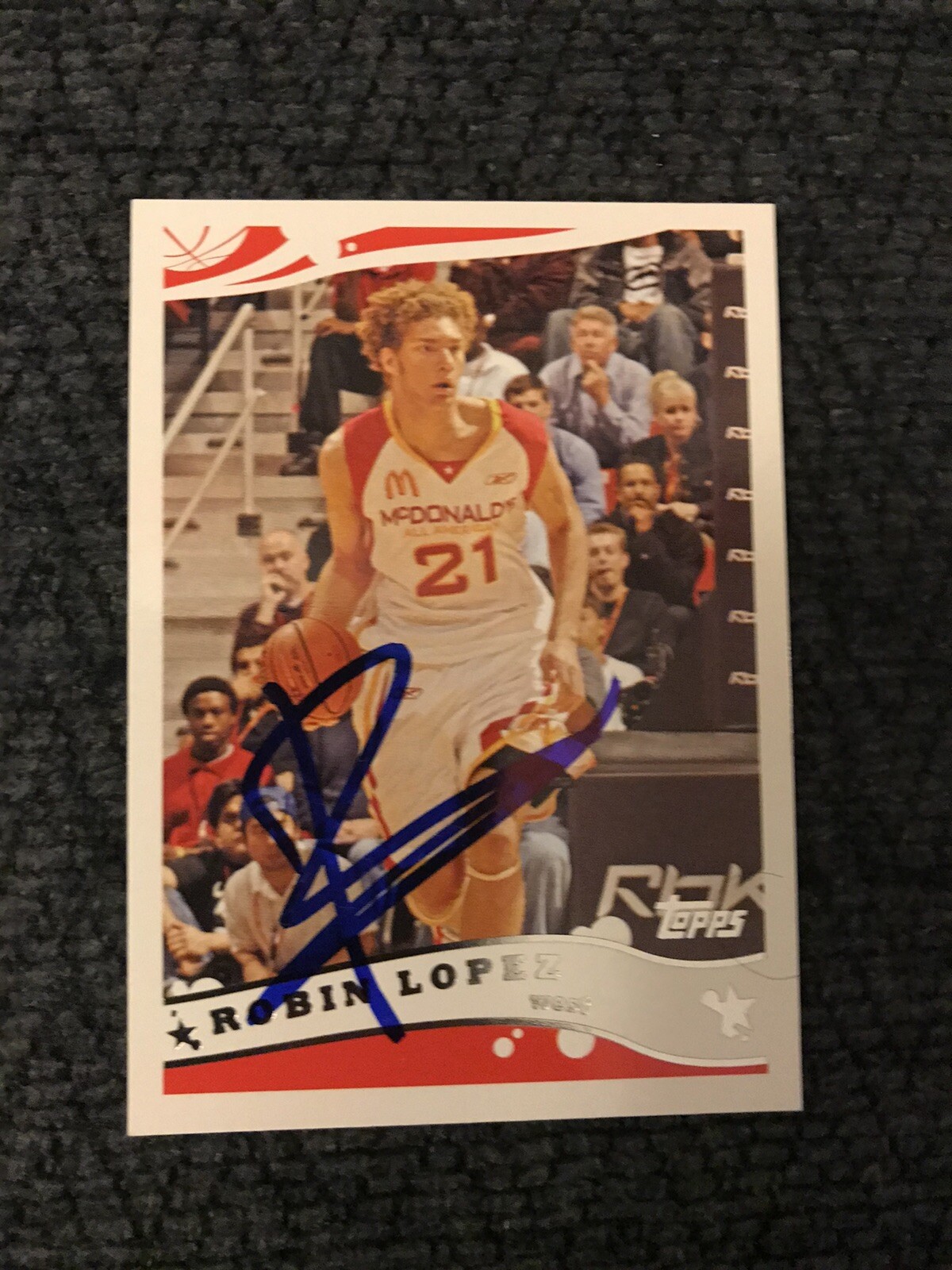 Robin Lopez Signed Basketball Trading Card Autographed RC Rookie
