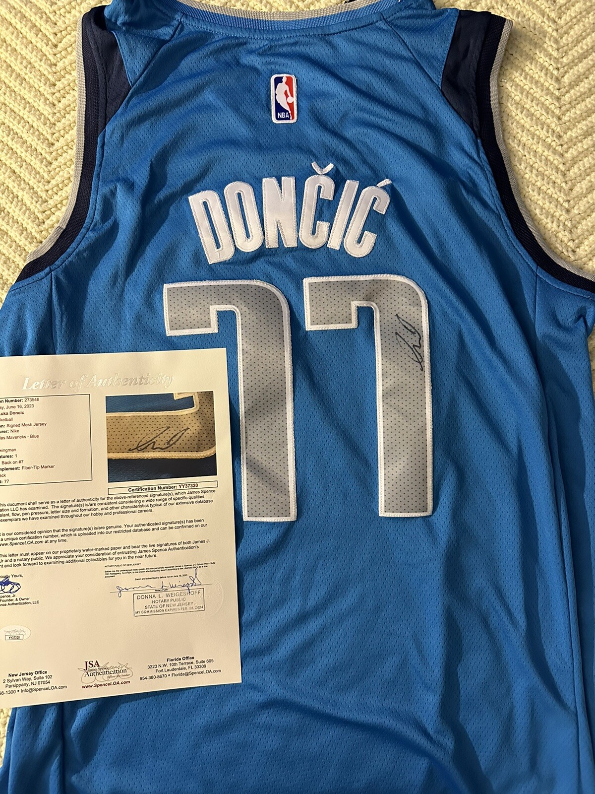 Luka Doncic SIGNED Dallas Mavericks Jersey Stitched XL JSA Authentication LOA
