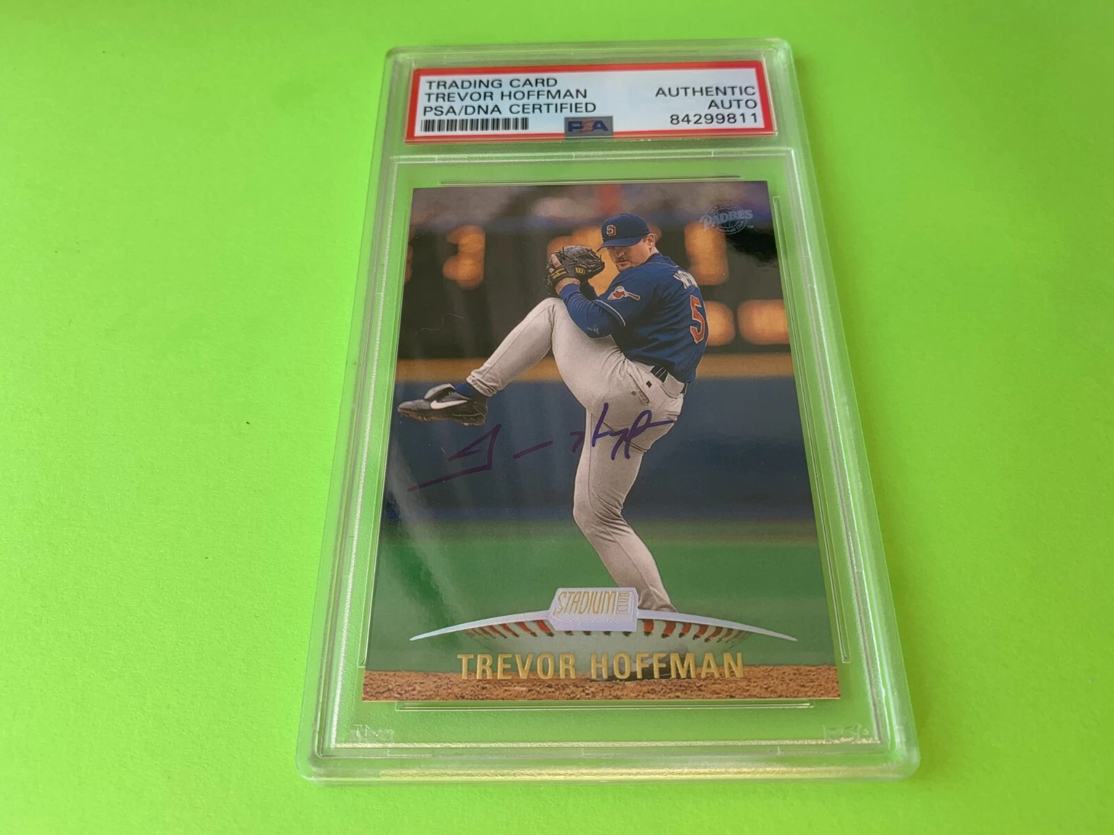 Trevor Hoffman Padres 1999 Topps Card #20 Signed Auto PSA/DNA Encapsulated
