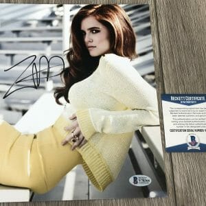 ZOEY DEUTCH SIGNED SET IT UP DIRTY GRANDPA 8x10 PHOTO w/PROOF & BECKETT BAS COA
