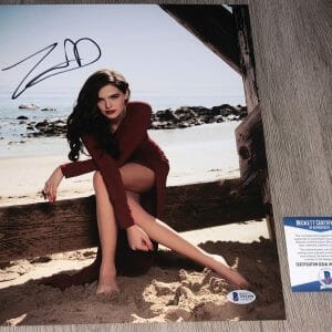 ZOEY DEUTCH SIGNED ZOMBIELAND DOUBLE TAP 11x14 PHOTO w/EXACT PROOF BECKETT BAS
