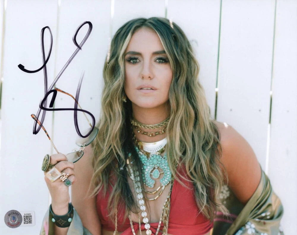 Lainey Wilson Signed Autograph 8x10 Photo - Thicc as Thieves Singer Beckett COA
