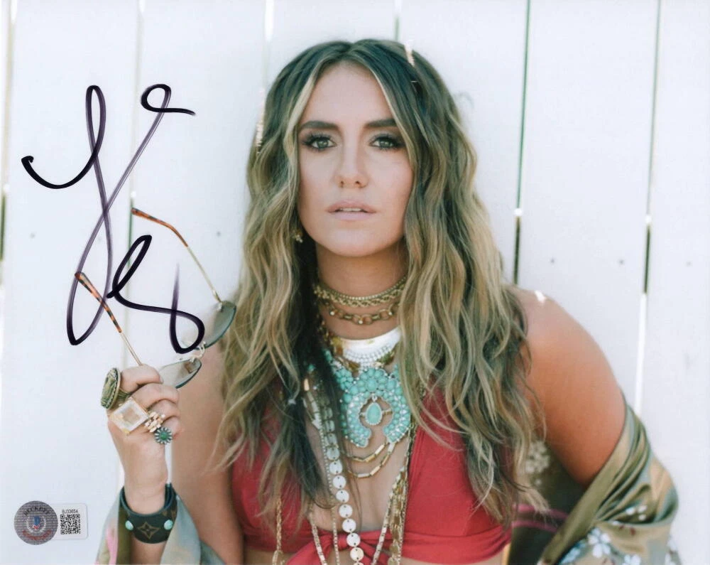 Lainey Wilson Signed Autograph 8x10 Photo - Bell Bottom Country w/ Beckett COA
