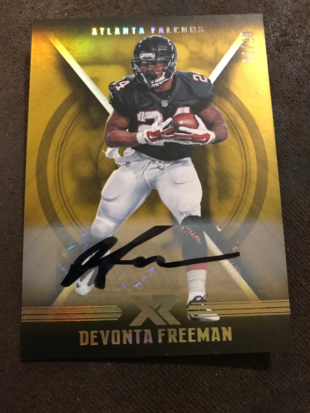 2017 Panini XR Devonta Freeman Gold Auto #4/10!!!
