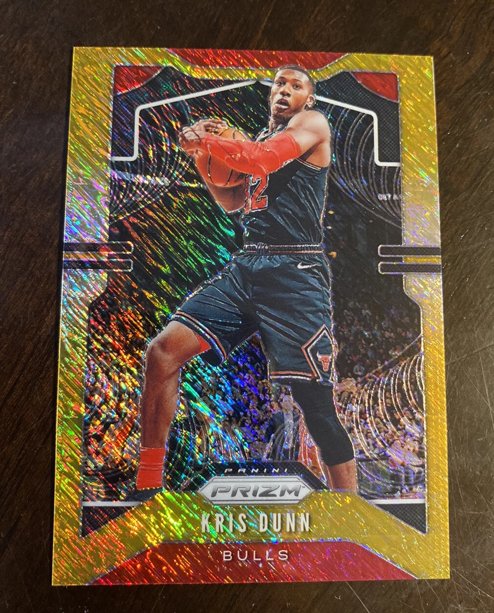 2019-20 Panini Prizm Gold Shimmer FOTL KRIS DUNN BULLS #ED /10 SSP
