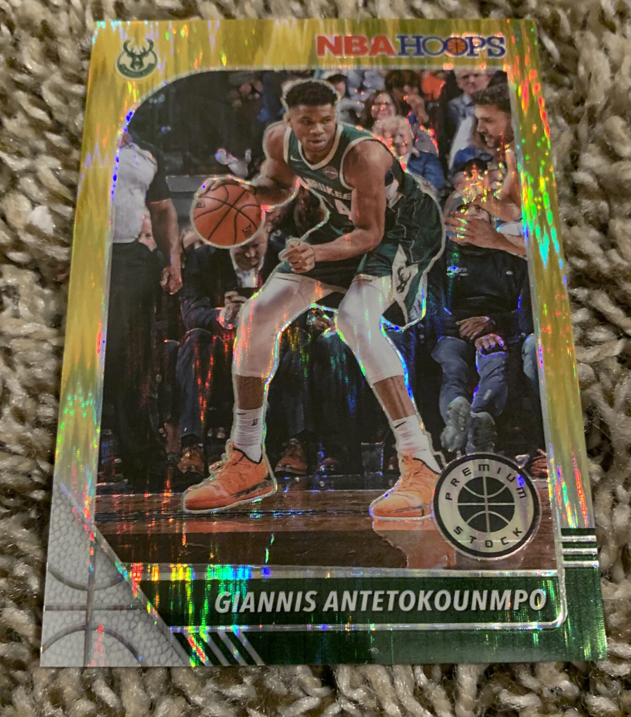 2019-20 NBA Hoops Premium Stock Giannis Antetokounmpo GOLD FLASH PRIZM 6/10 SSP
