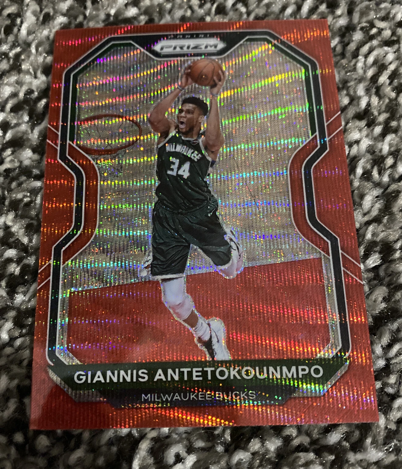 GIANNIS ANTETOKOUNMPO 2020-21 #111 Panini Prizm RED WAVE PRIZM Parallel Bucks
