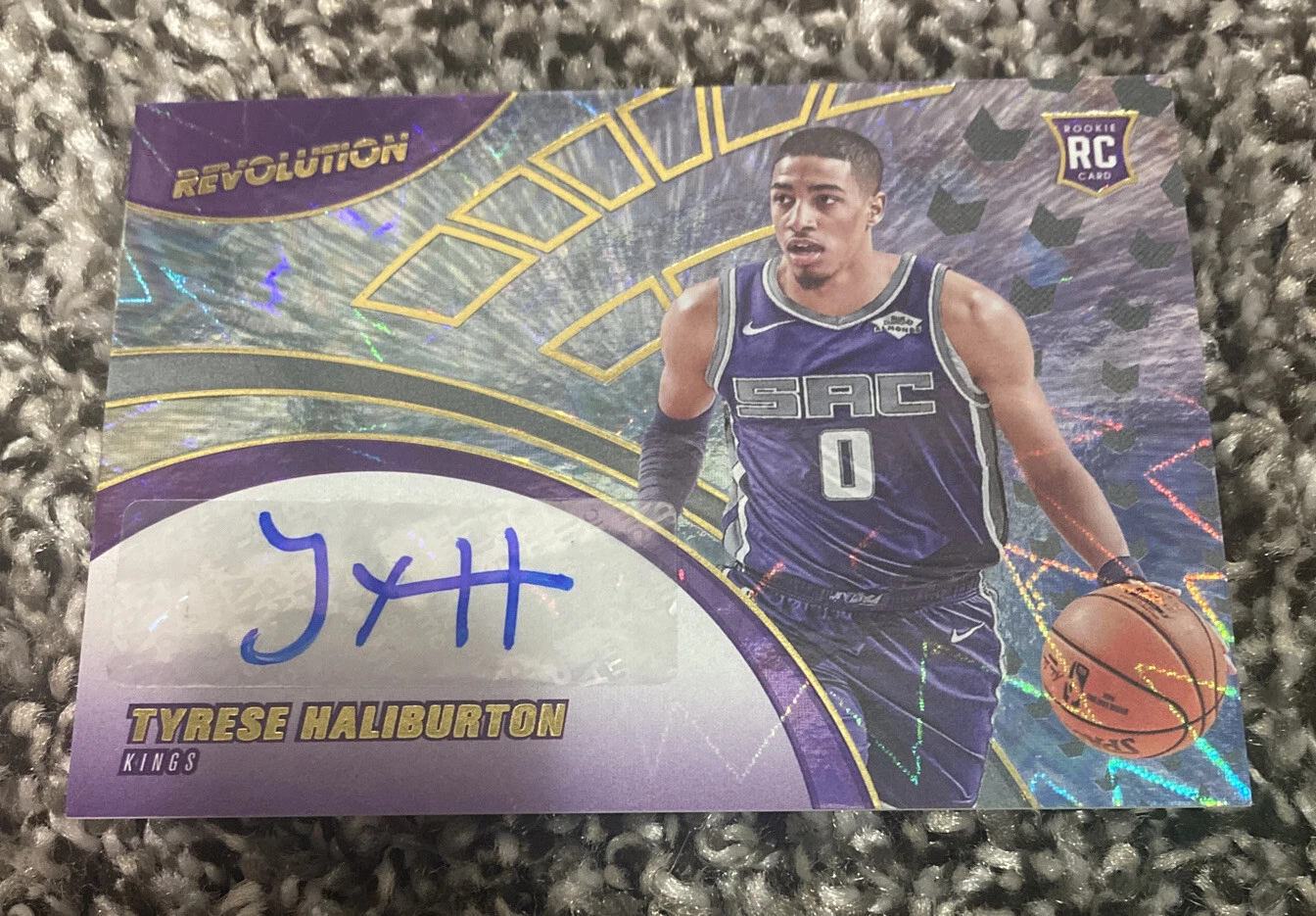 2020-21 Panini Revolution Fractal Tyrese Halliburton Auto RC /100 Kings
