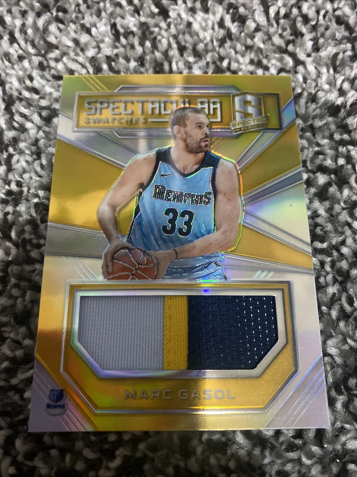2017-18 PANINI SPECTRA SPECTACULAR SWATCHES GOLD MARC GASOL #8/10
