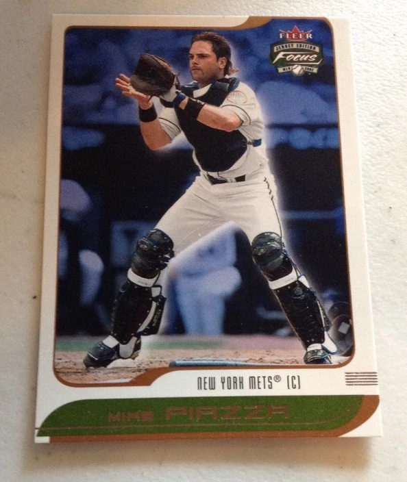2002 (BB) Fleer Focus JE Century Parallel #1 Mike Piazza 66/131
