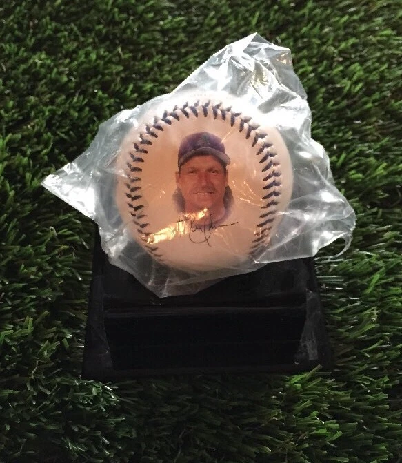 RANDY JOHNSON MOUNTED MEMORIES FOTOBALL 3000th STRIKEOUT BASEBALL #ED/5000
