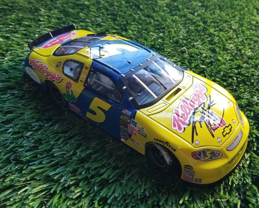 2005 PREFERRED SERIES KYLE BUSCH SIGNED DIE CAST KELLOGS MONTE CARLO JSA/COA
