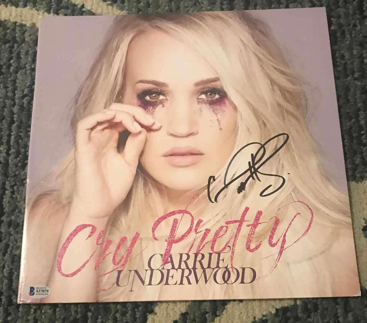 CARRIE UNDERWOOD SIGNED AUTOGRAPHED CRY PRETTY VINYL ALBUM COVER BECKETT BAS 2

