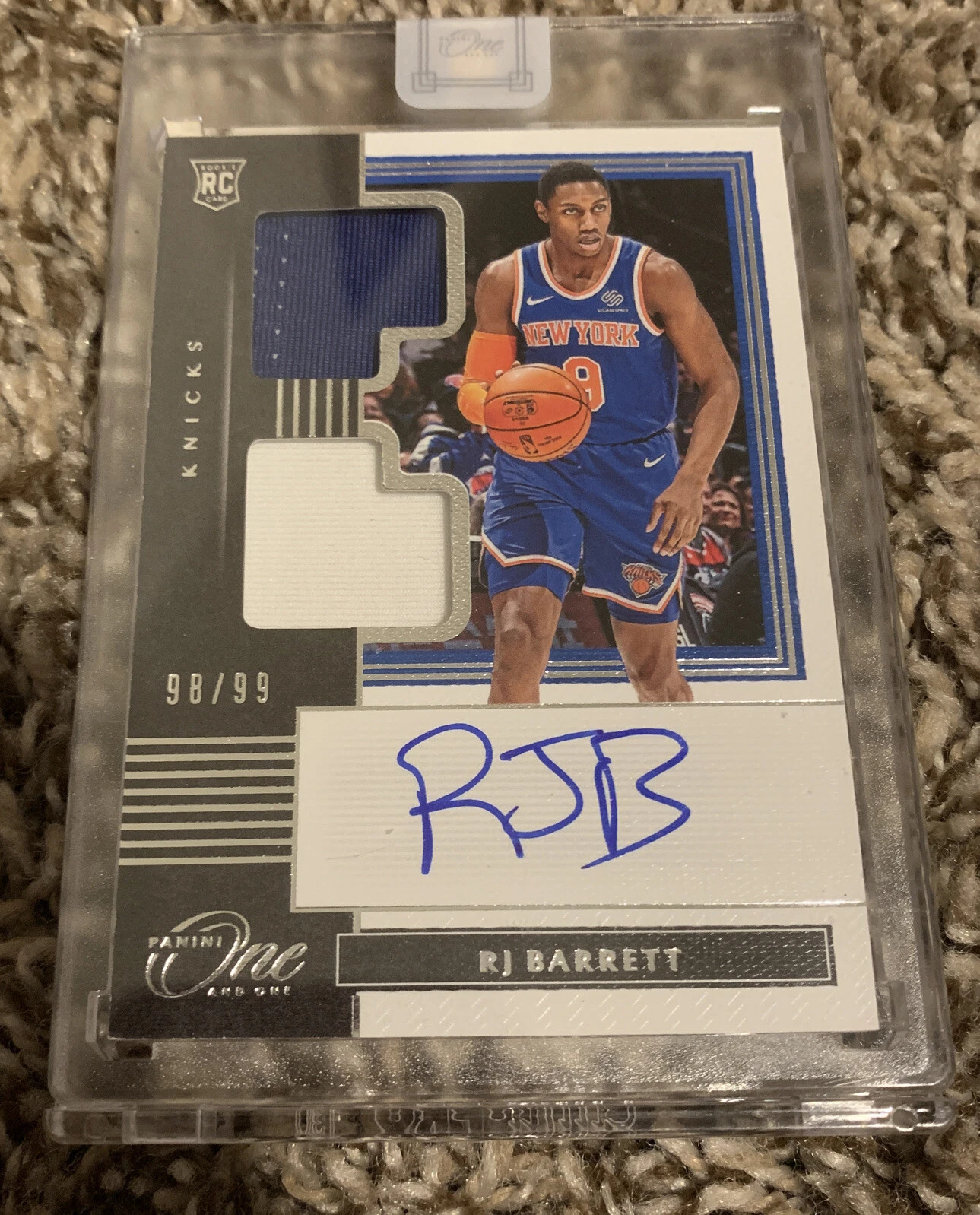 2019-20 PANINI ONE ON ONE RJ BARRETT ENCASED DUAL ROOKIE JERSEY ON CARD AUTO /99
