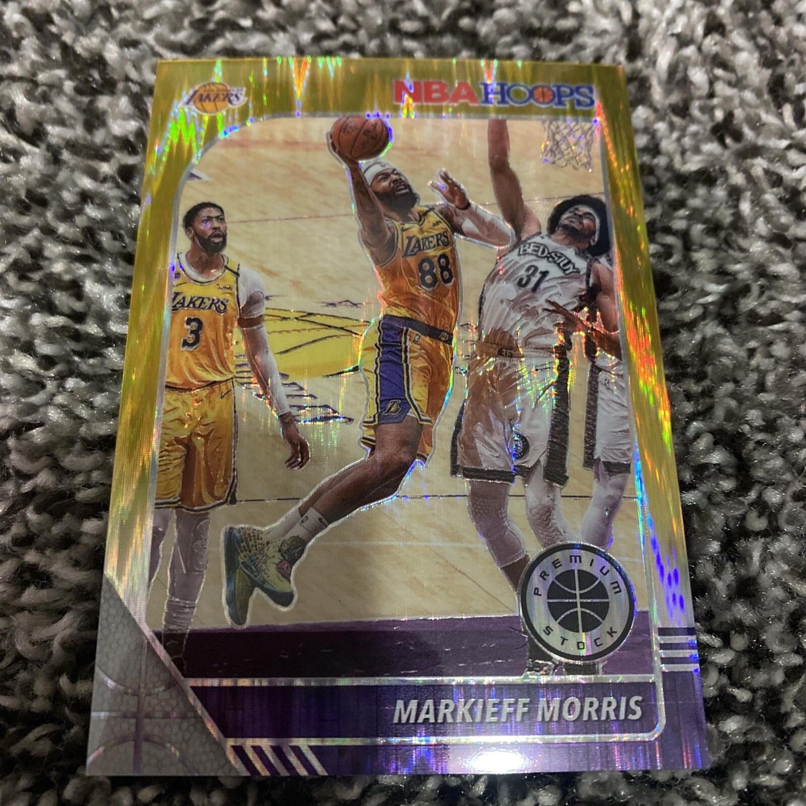 2019-20 NBA Hoops Premium  MARKIEFF MORRIS #136 (GOLD FLAH ) 9/10 SSP
