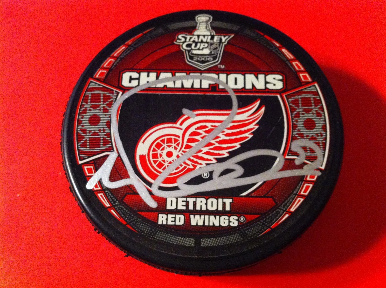 Valtteri Filppula Red Wings Stanley Cup Champions Signed Auto Puck w/ Holder
