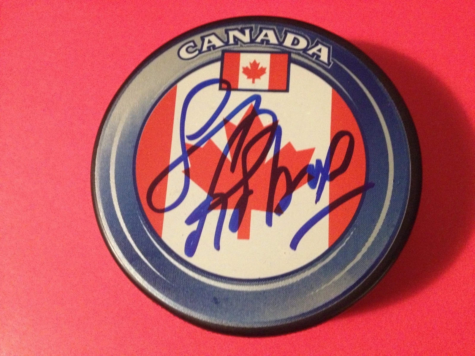 Larry Robinson Canadiens Canada Flag Signed Auto Puck
