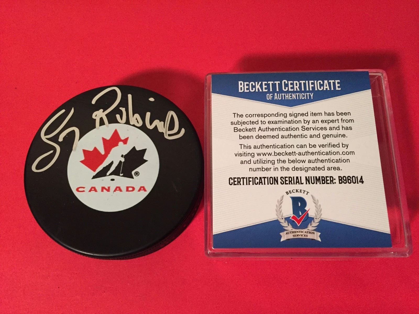 Larry Robinson HOF Canada Hockey Signed Puck Auto Beckett BAS COA
