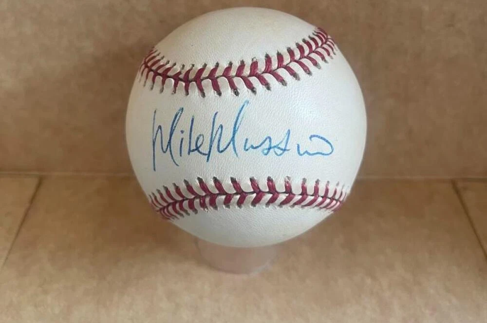 MIKE MUSSINA ORIOLES/YANKEES SIGNED AUTOGRAPHED VINTAGE A.L. BASEBALL BECKETT A
