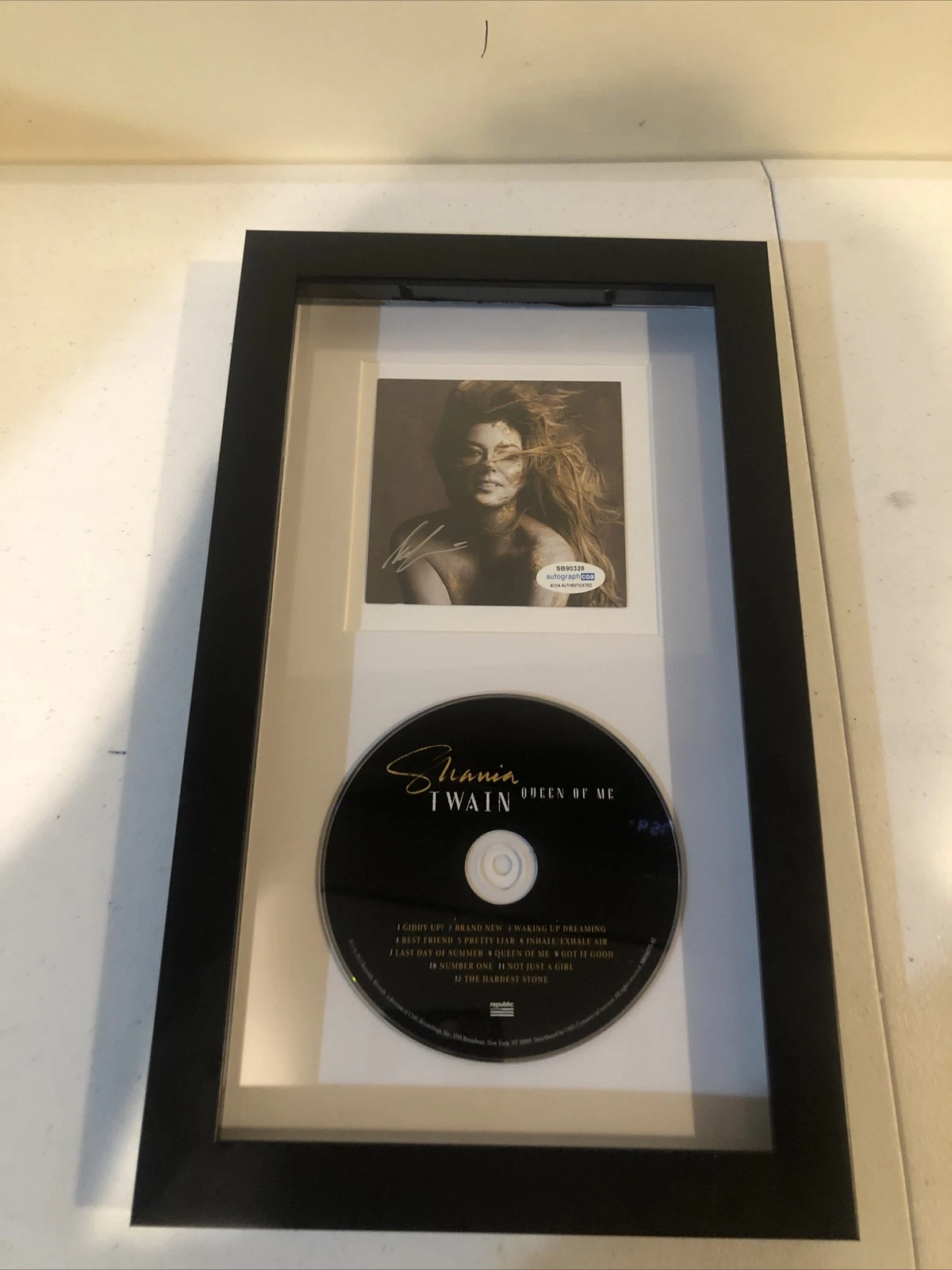 SHANIA TWAIN QUEEN OF ME SIGNED AUTOGRAPH FRAMED CD DISPLAY ACOA COUNTRY STAR
