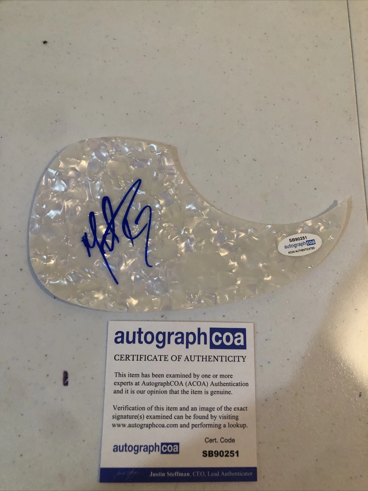 MICHAEL RAY COUNTRY STAR SIGNED AUTOGRAPH ACOUSTIC GUITAR PICKGUARD ACOA
