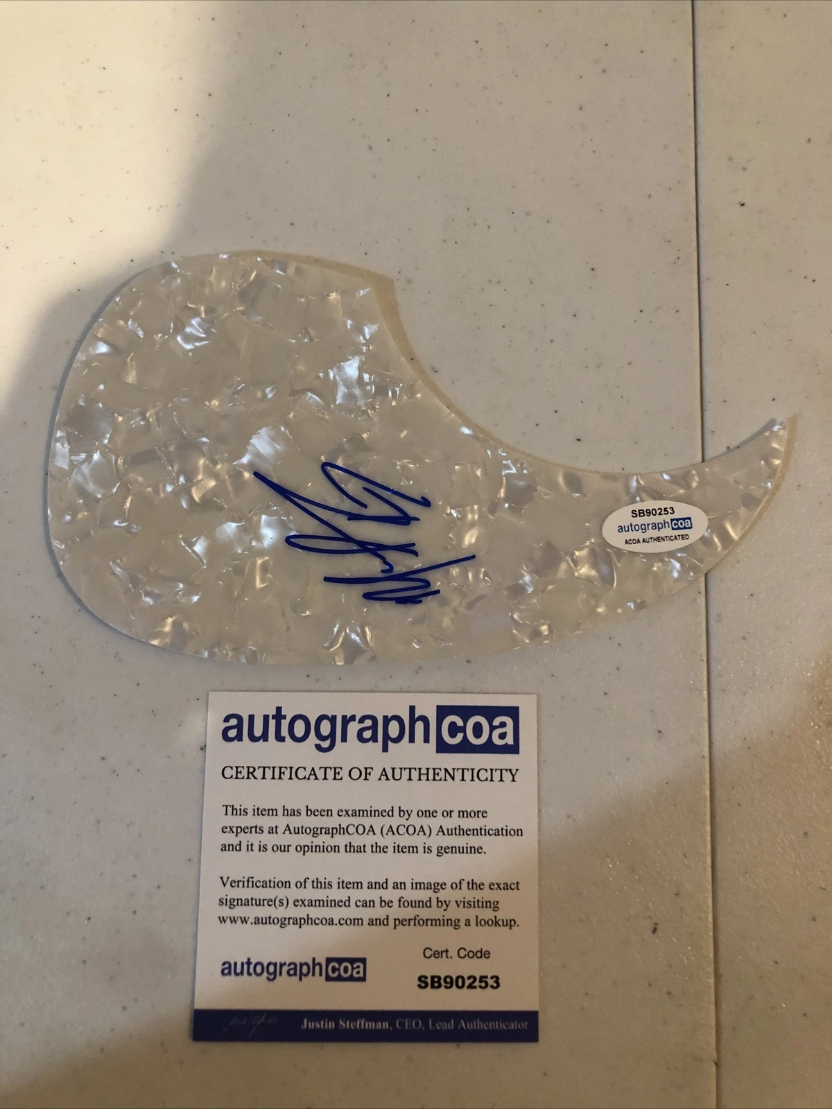 MICHAEL RAY COUNTRY STAR SIGNED AUTOGRAPH ACOUSTIC GUITAR PICKGUARD ACOA
